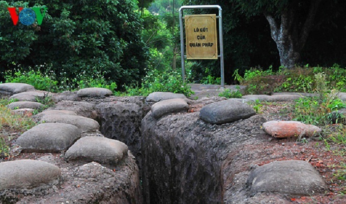 colline A1 Dien Bien Phu bunker francais